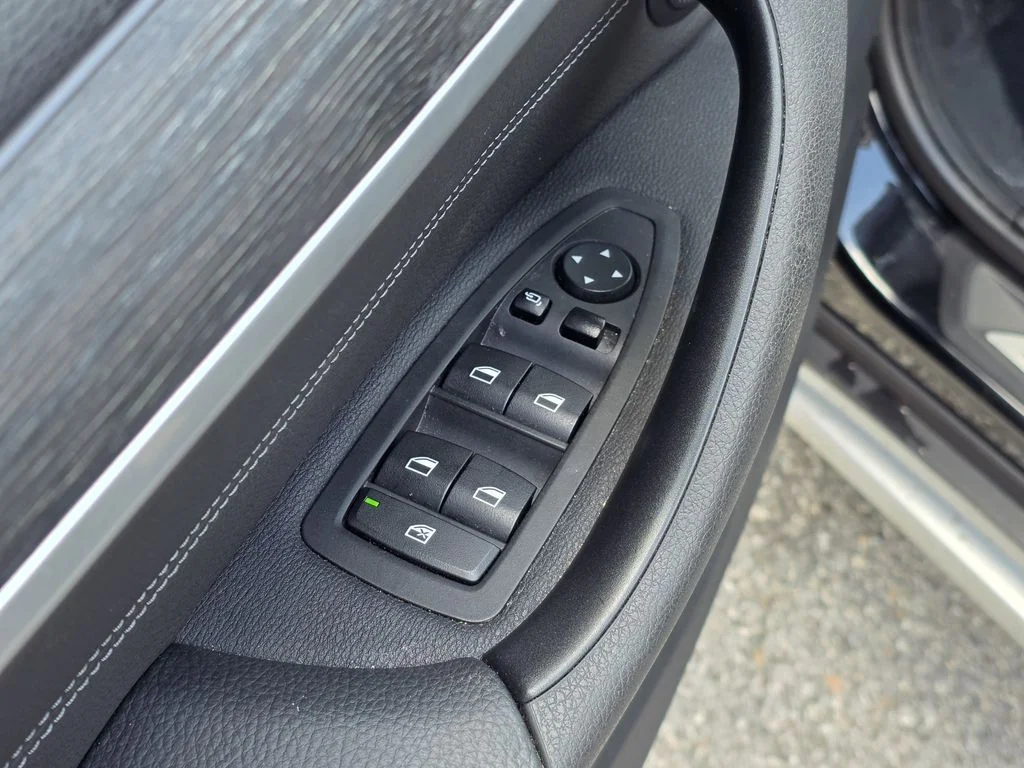 Used 2019 Black BMW xDrive28i image 18