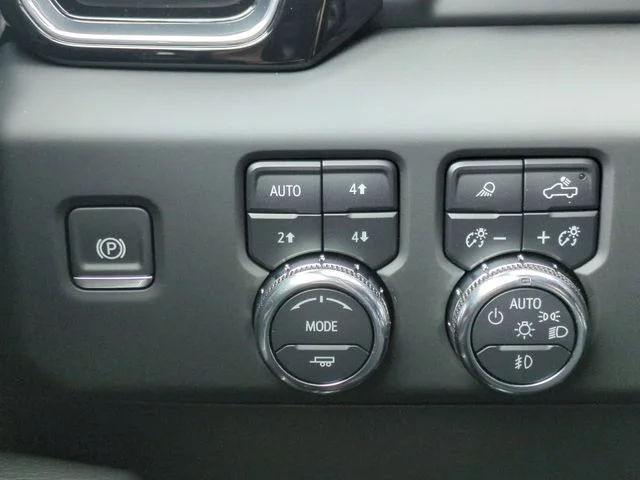 Used 2024 White GMC Denali image 21