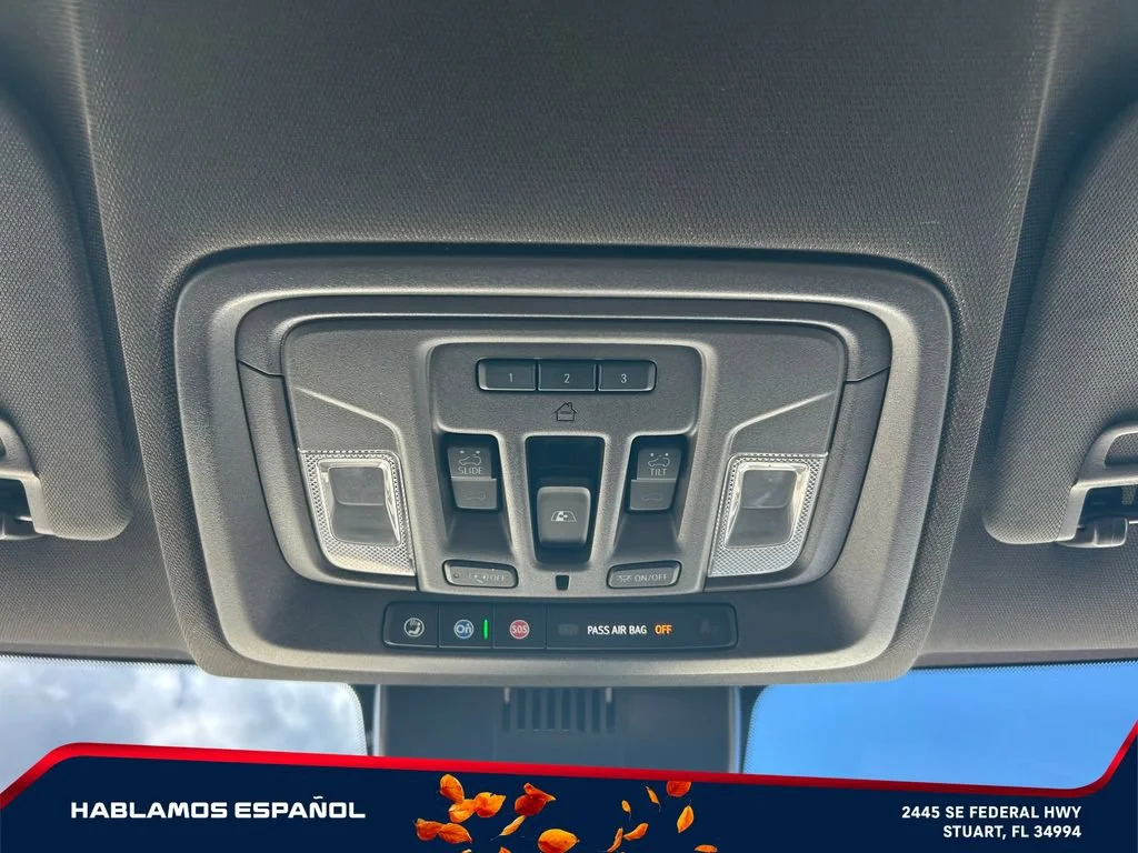 Used 2024 White Frost Tricoat GMC SLT image 28