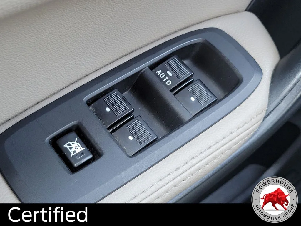 Used 2021 White Ford Lariat image 27
