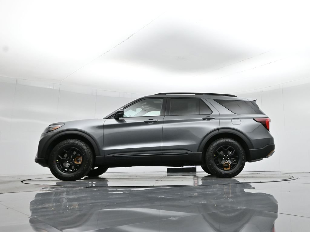 New 2026 Carbonized Gray Metallic Ford Tremor image 7