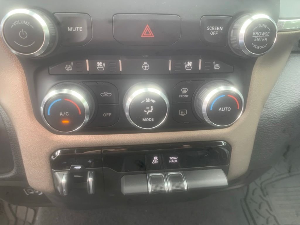 Used 2019 Billet Silver Metallic Clearcoat Ram Laramie image 22