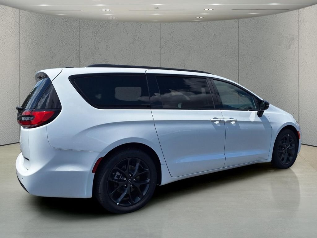 2026 Chrysler Pacifica Limited - Photo 5