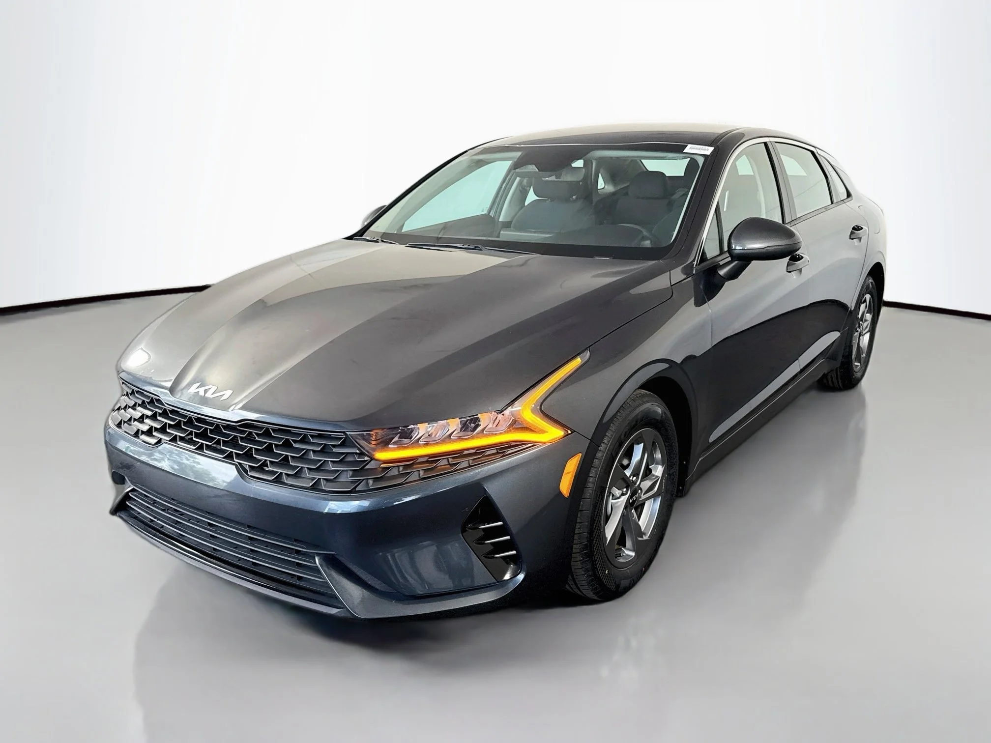 Used 2023 Gravity Gray Kia LXS image 3