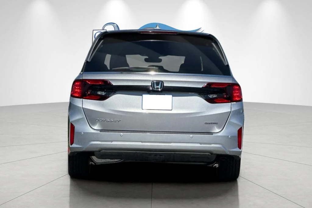 New 2026 Solar Silver Metallic Honda Touring image 6