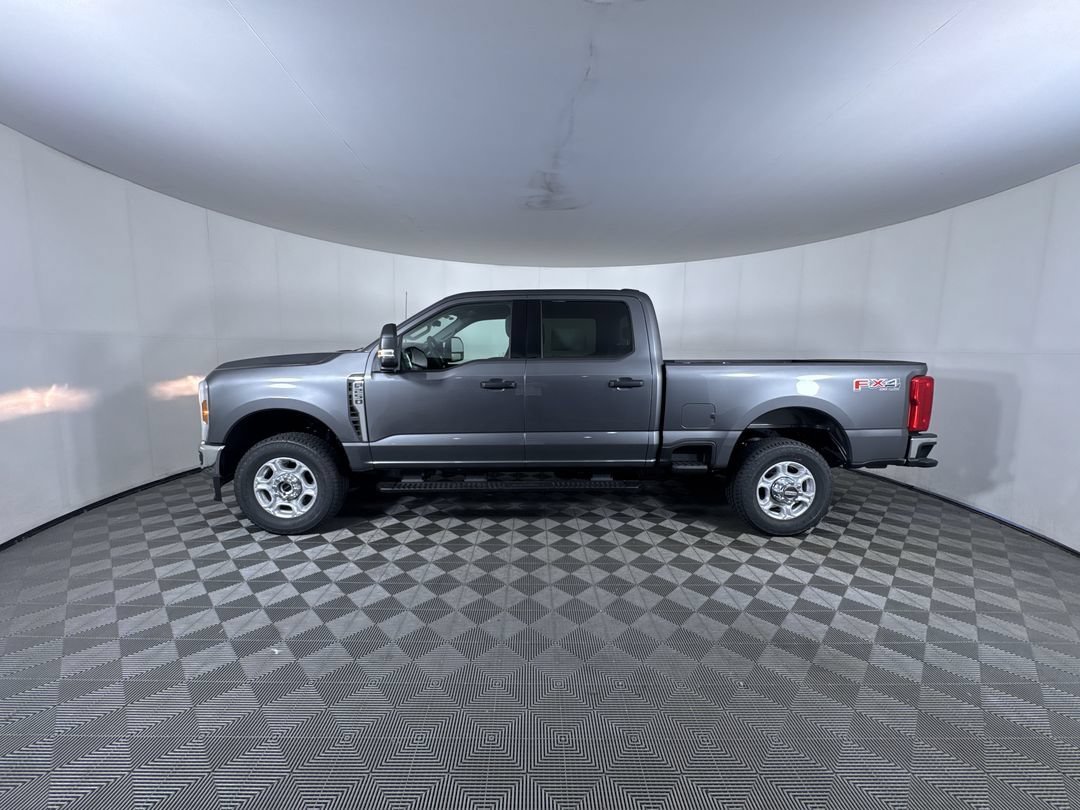New 2026 Carbonized Gray Metallic Ford XLT image 5