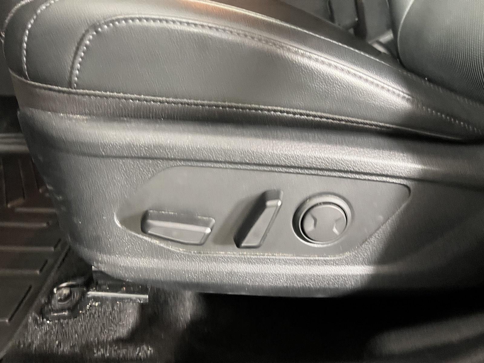 Used 2024 Everlasting Silver Kia EX image 14