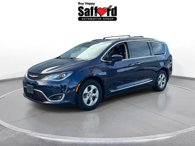 2017 Chrysler Pacifica Touring-L Plus's photo