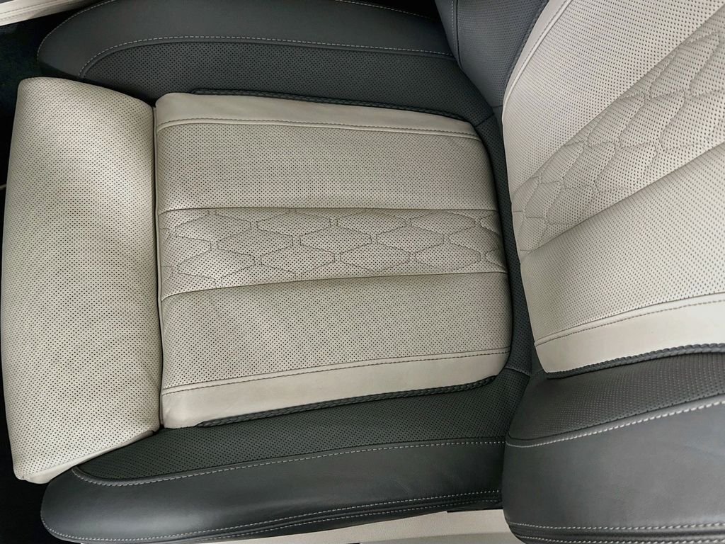 Used 2023 Gray BMW M60i image 19