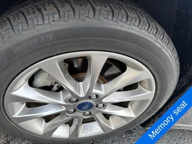 Used 2018 Magnetic Metallic Ford SE Luxury image 13