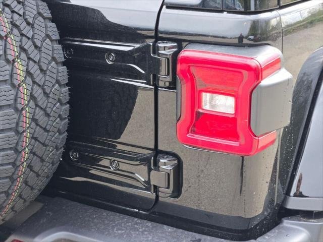 New 2026 Black Clear-Coat Exterior Paint Jeep Sahara image 38