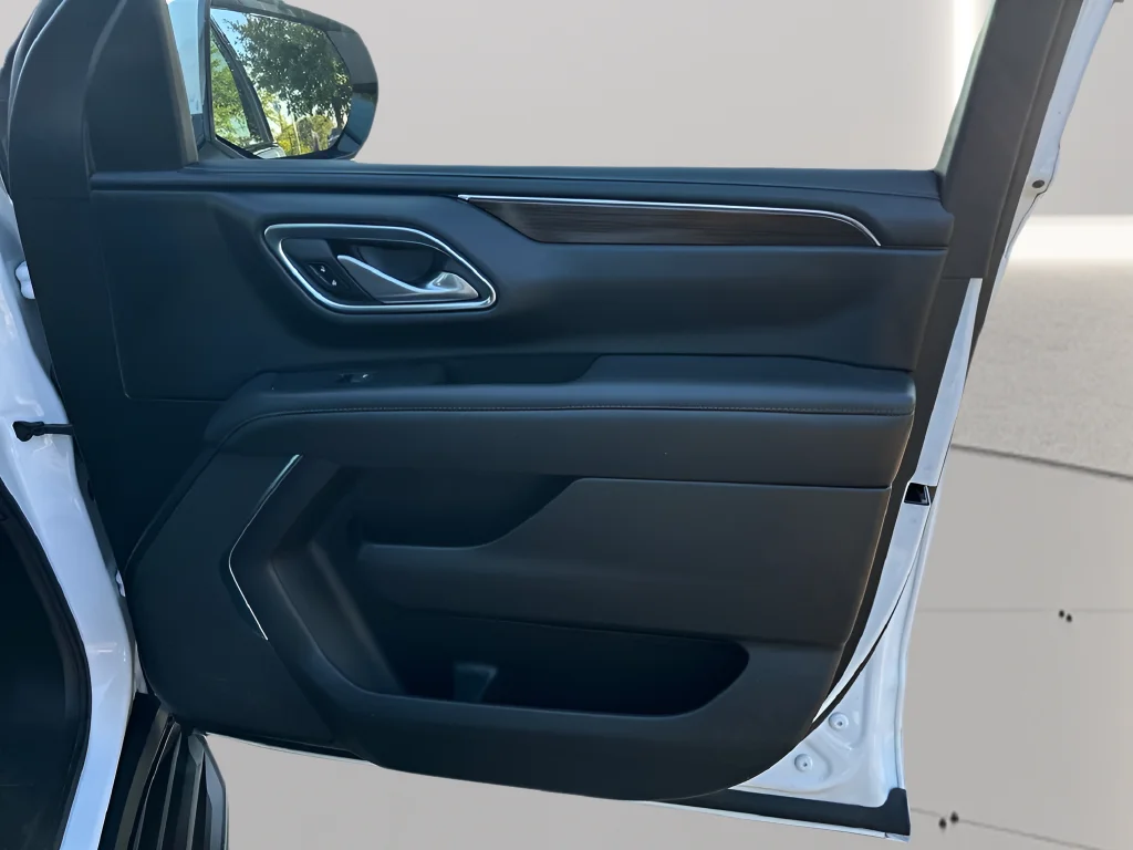 Used 2023 White GMC SLE image 37