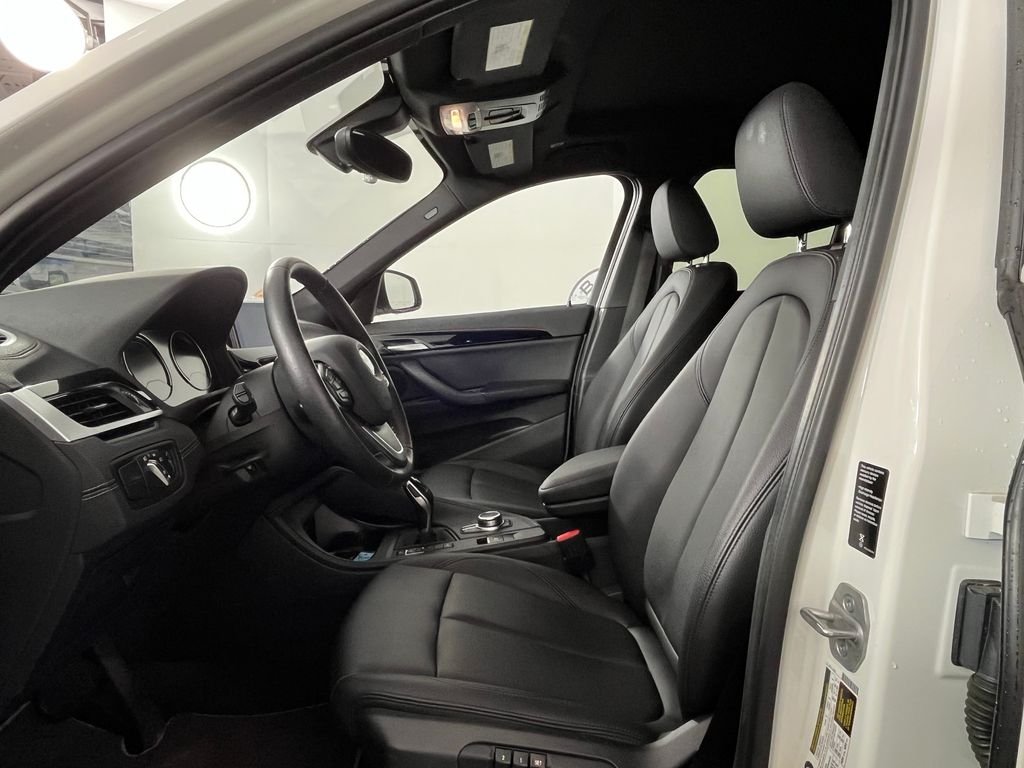 Used 2021 White BMW xDrive28i image 2