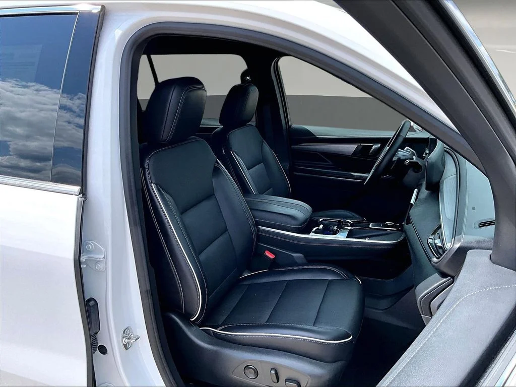 Used 2026 White Buick Preferred image 33