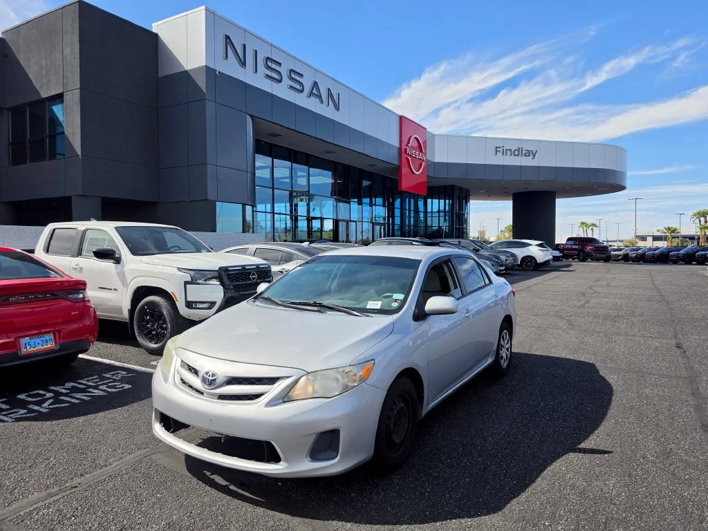 Used 2011 Silver Toyota LE image 1