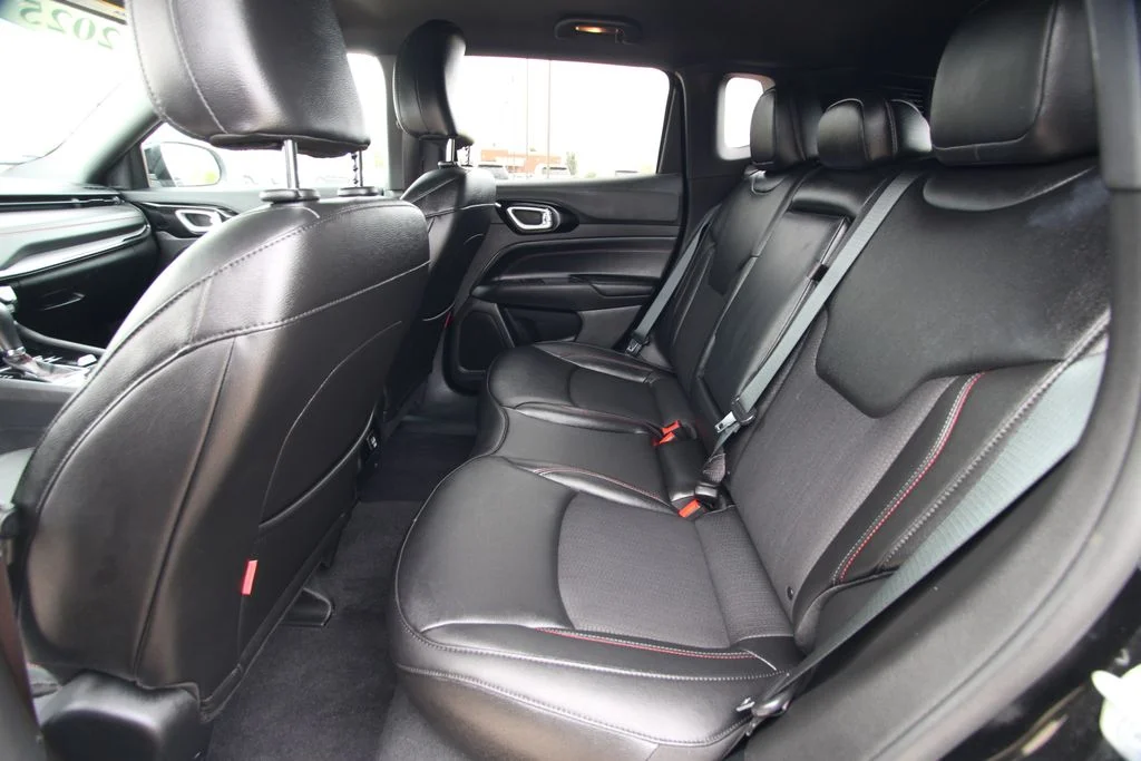 Used 2025 Black Jeep Trailhawk image 8