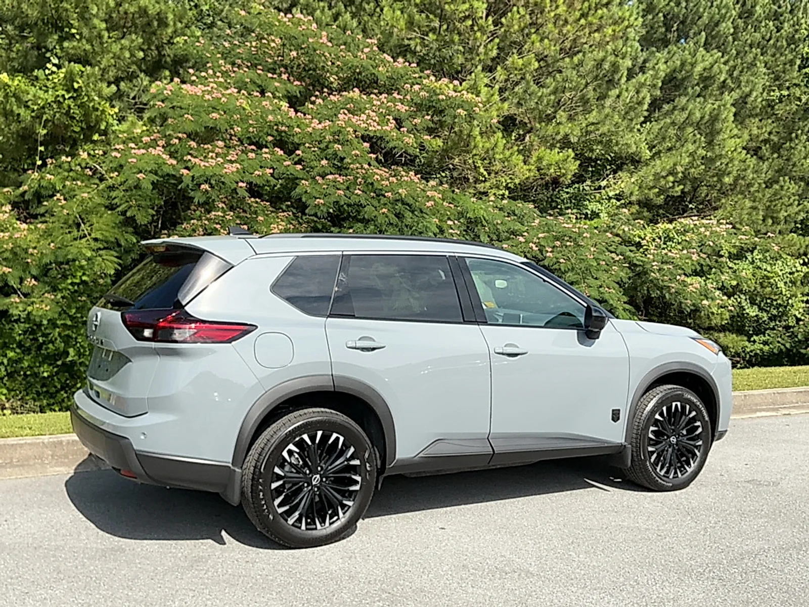 Used 2026 Boulder Gray Pearl Nissan Dark Armor image 2