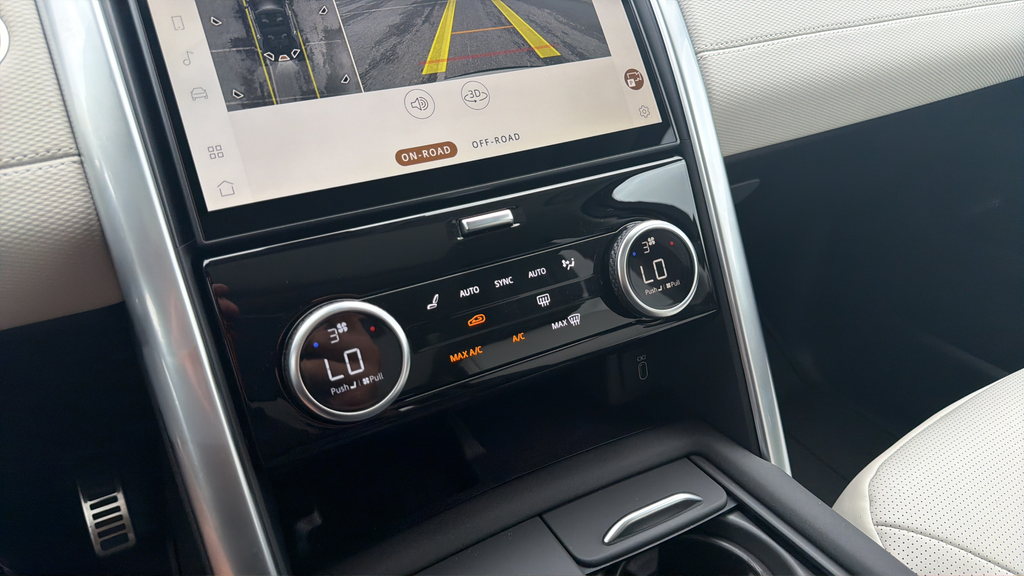 New 2026 Fuji White Land Rover Dynamic SE image 24