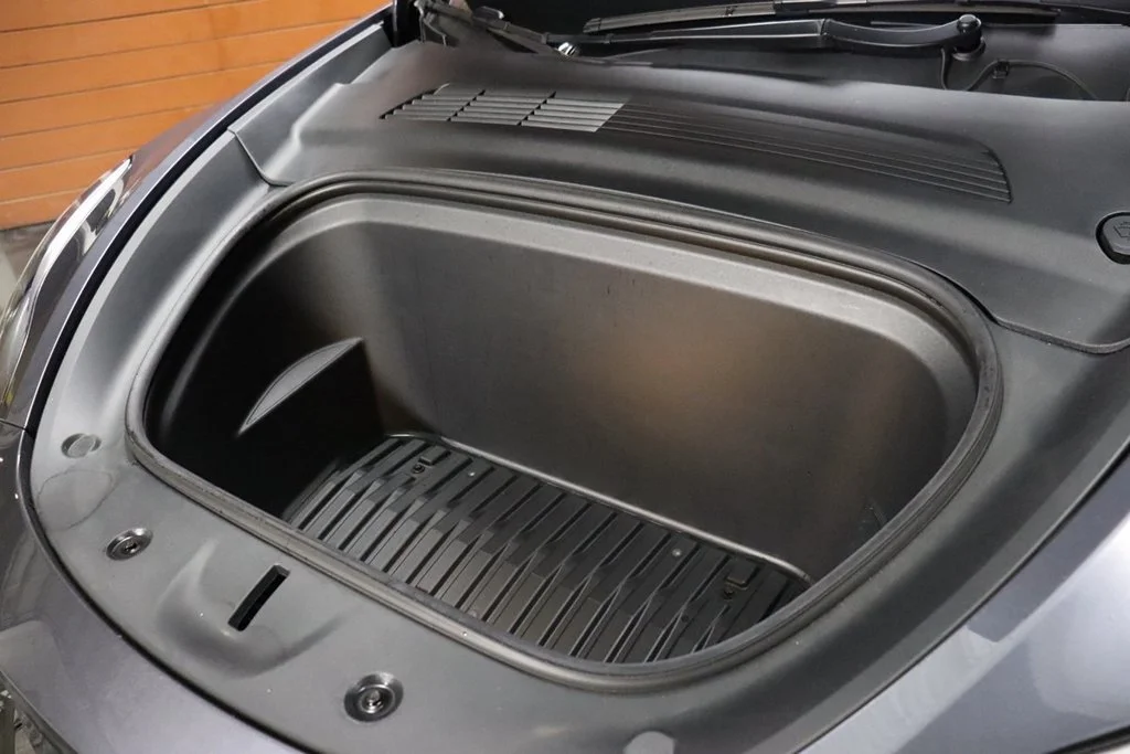 Used 2020 Solid Black Tesla Long Range image 3