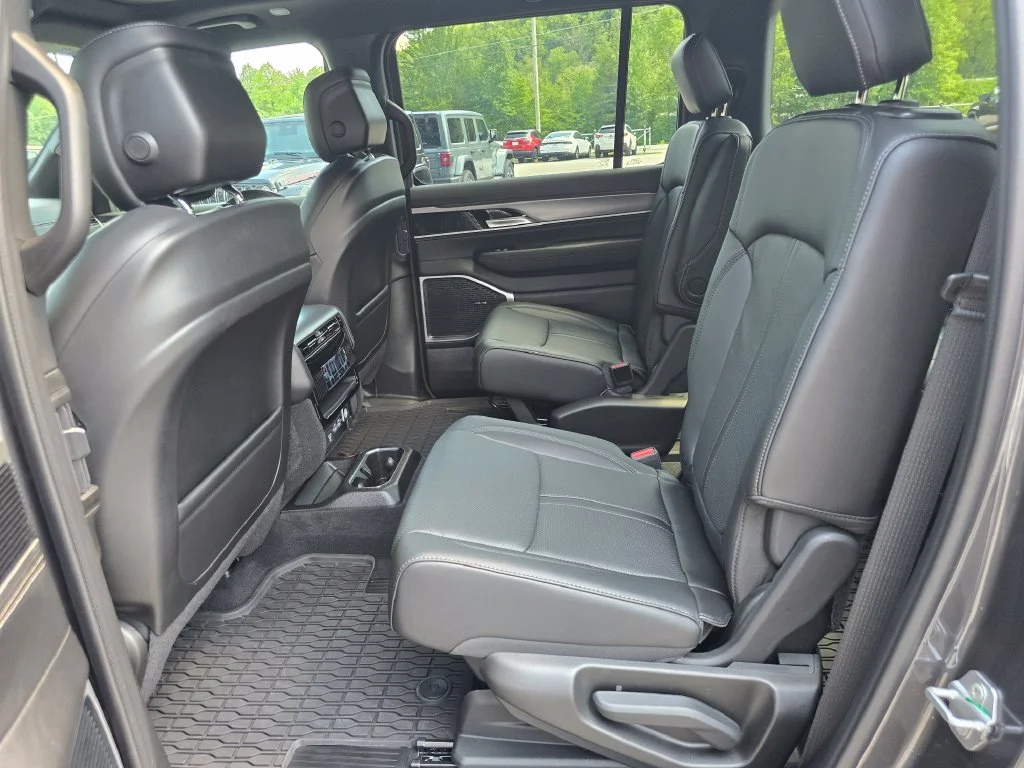 New 2026 Gray Jeep Upland image 10
