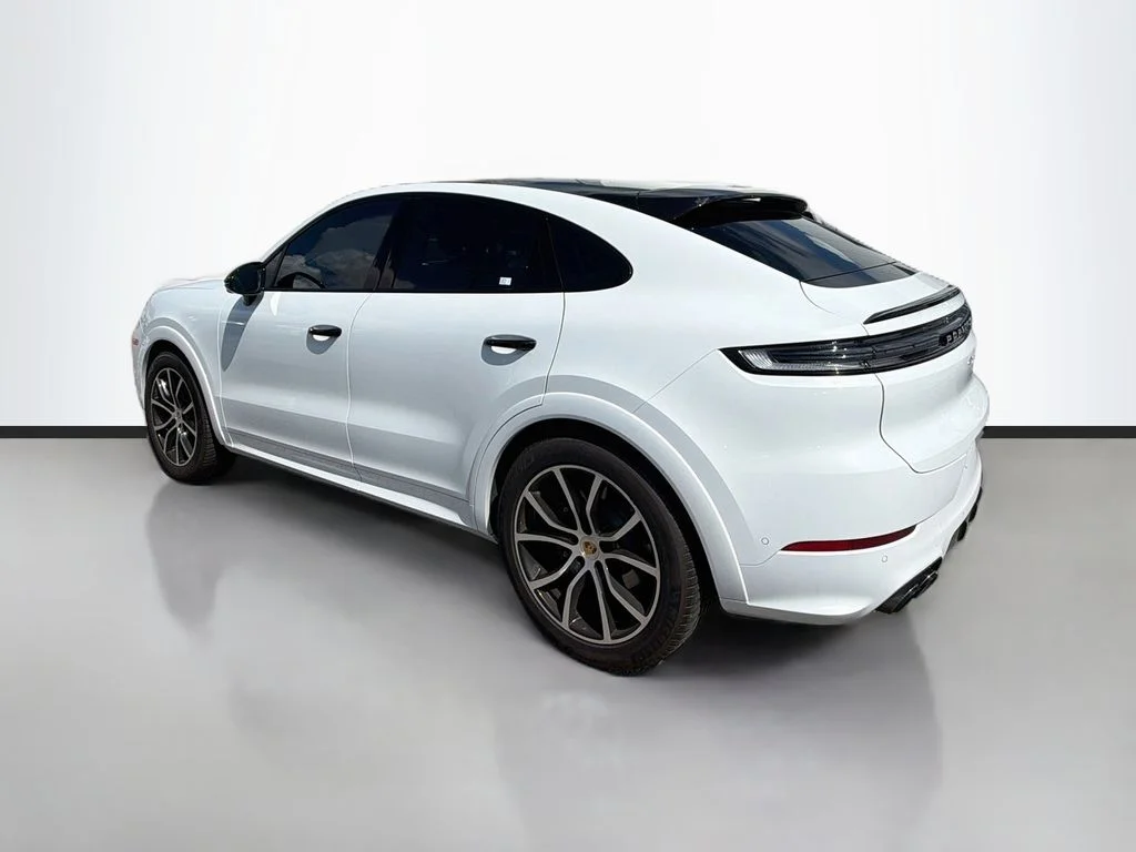 Used 2024  Porsche Base image 6