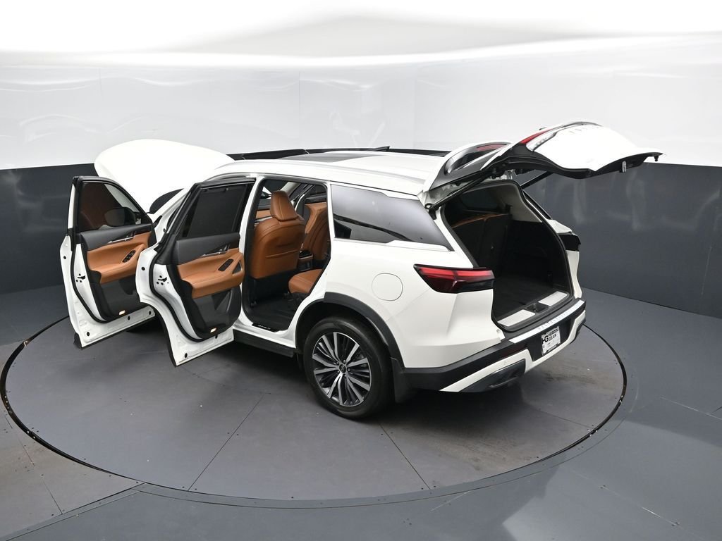 Certified Used 2023 White INFINITI Sensory image 2