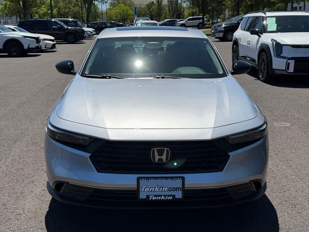 New 2026 Solar Silver Metallic Honda SE image 3