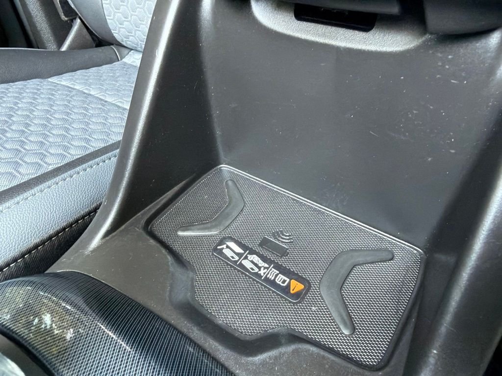 Used 2020 Black Chevrolet Z71 image 26
