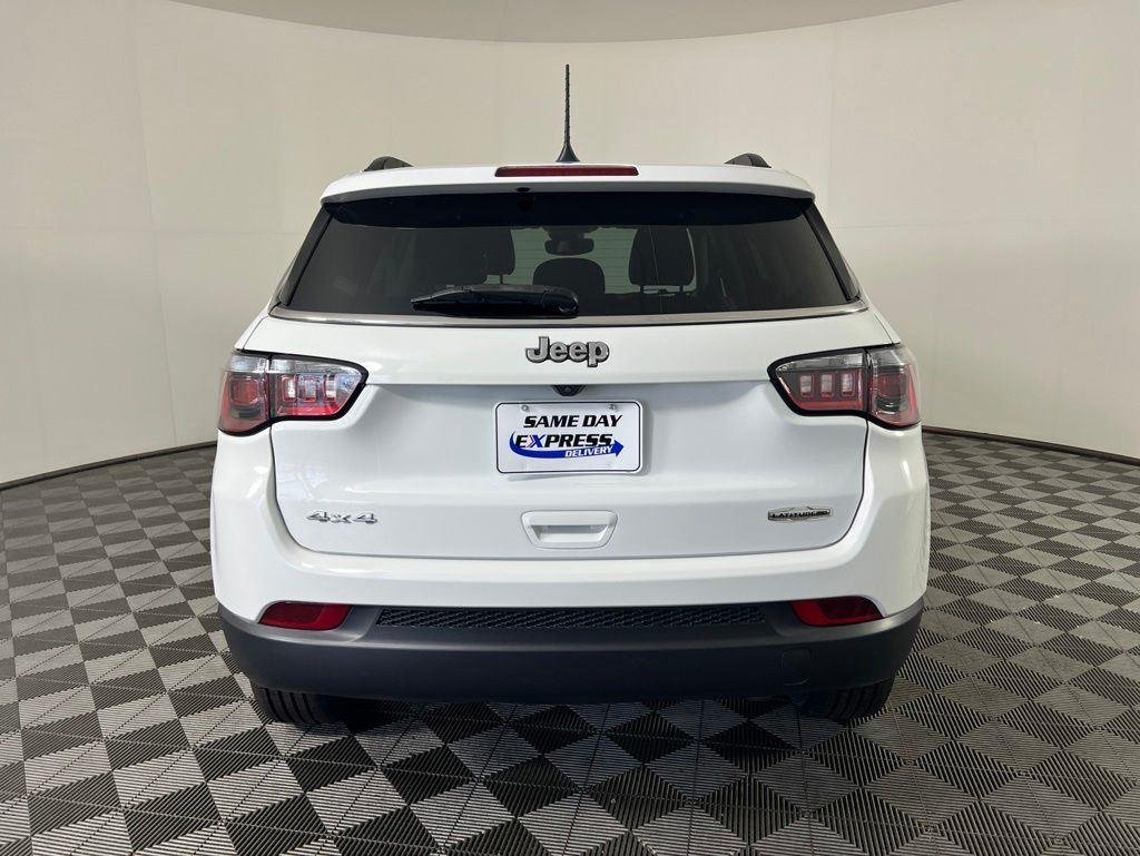Used 2022 Bright White Clearcoat Jeep Latitude Lux image 23