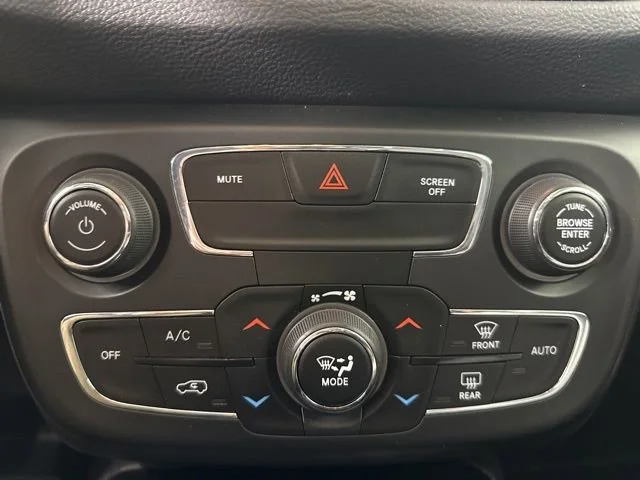 Used 2021 Black Jeep Altitude image 17