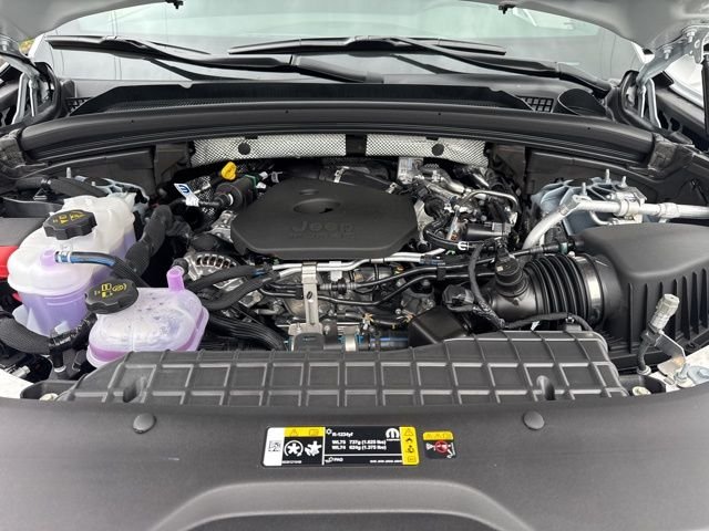 New 2026 Bright White Clear-Coat Exterior Paint Jeep Altitude image 16