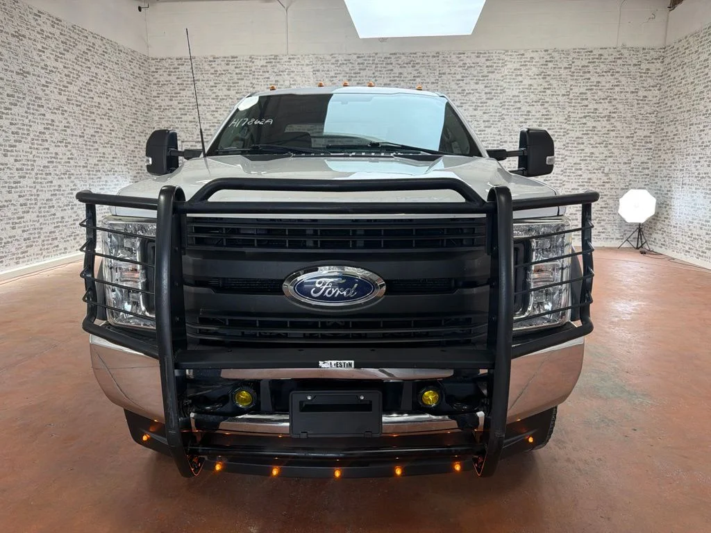 Used 2019 Oxford White Ford XL image 2