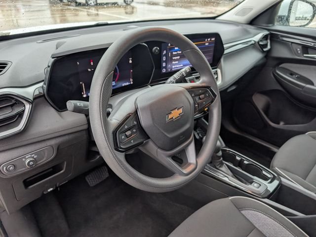Used 2025 White Chevrolet LT image 9
