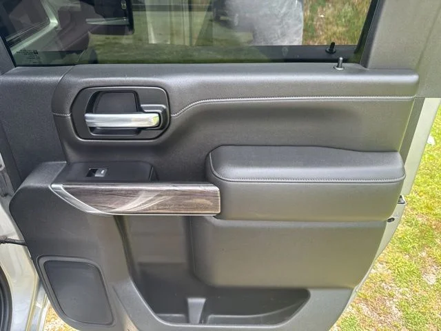 Used 2020 Silver Chevrolet LTZ image 33