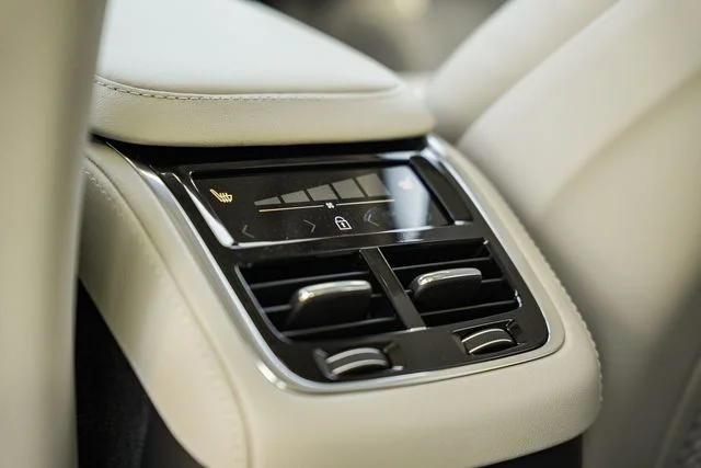 New 2026 Crystal White Volvo T8 Ultra image 33