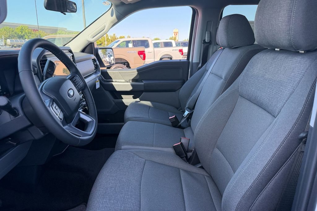 New 2026 Oxford White Ford XLT image 13
