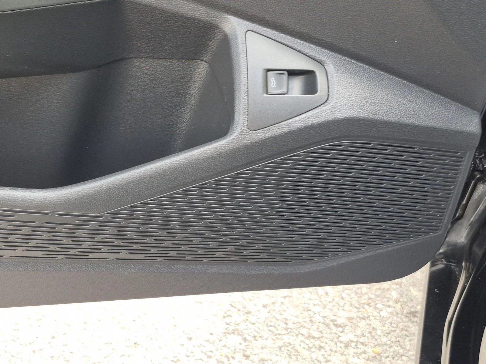 Used 2020 Black Uni Volkswagen S image 17