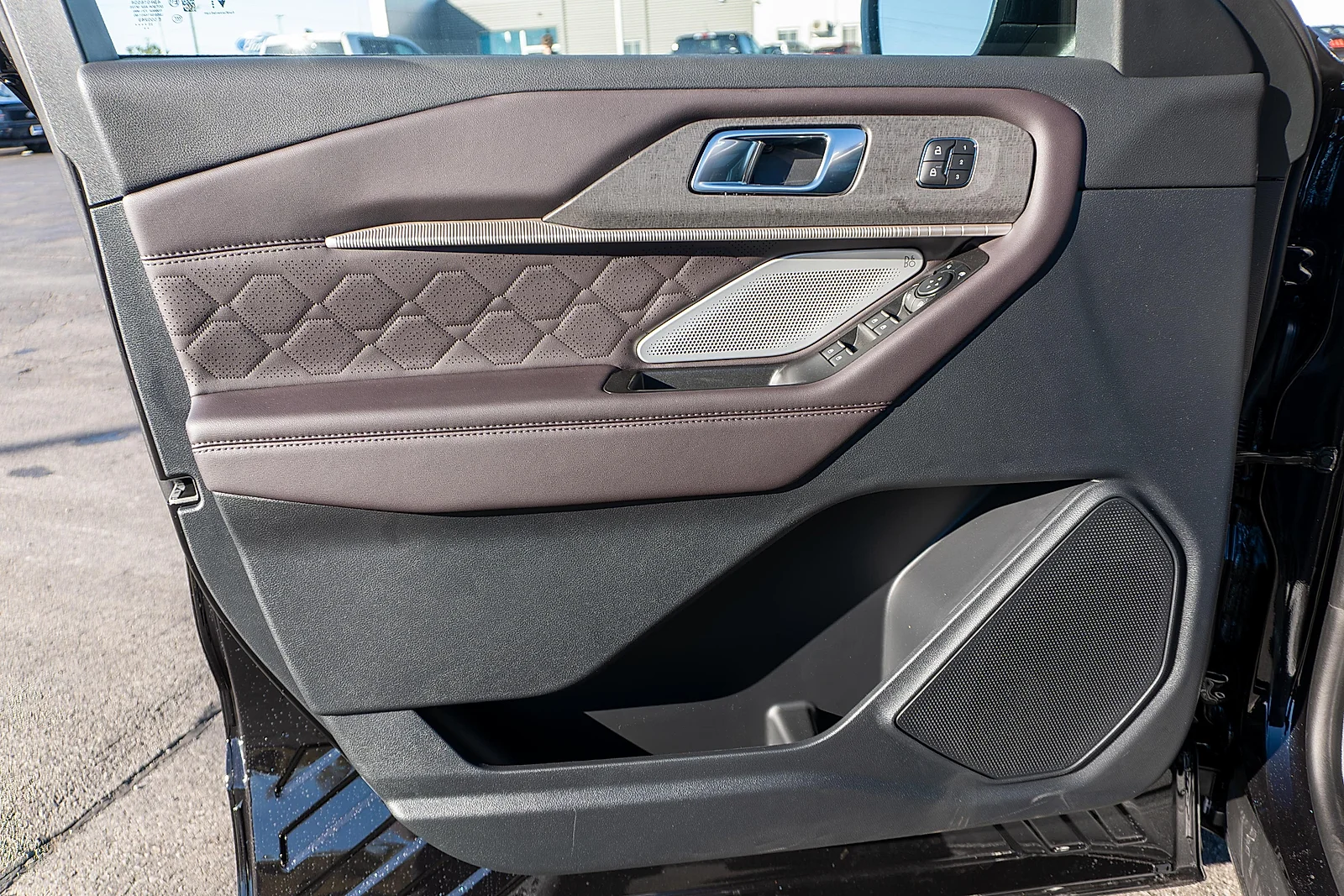 New 2027 Agate Black Metallic Ford Platinum™ image 13