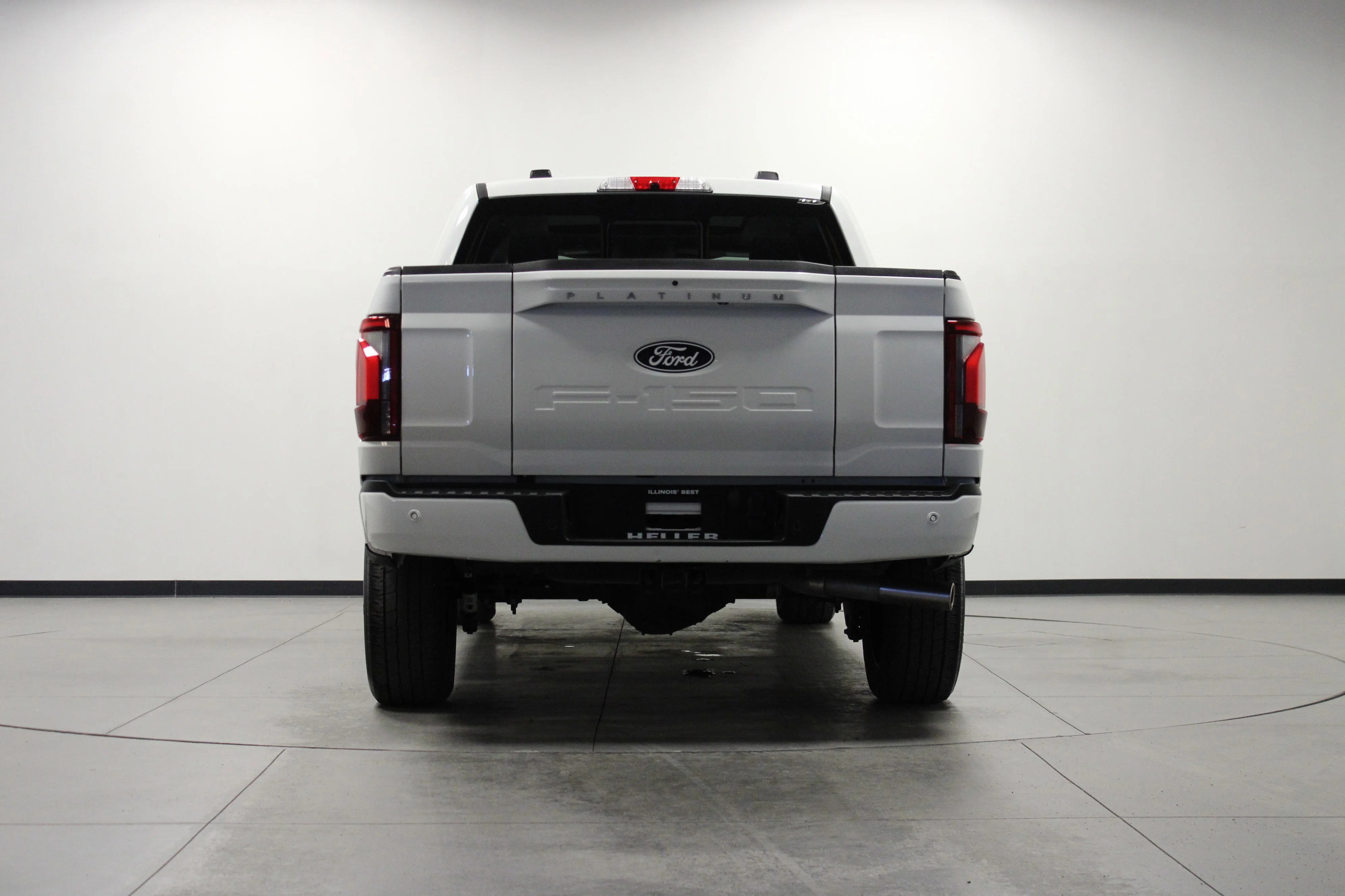 Used 2024 Star White Metallic Tri-Coat Ford Platinum image 5