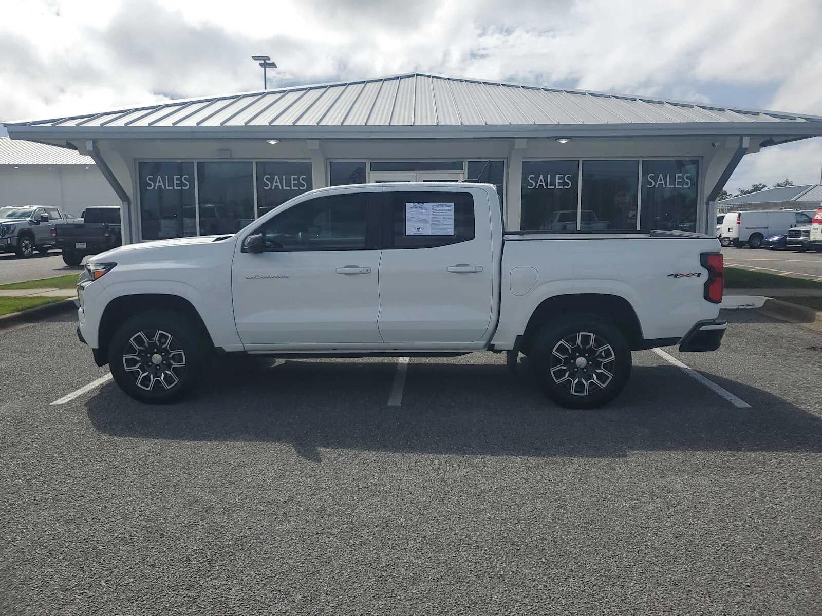 Used 2024 Summit White Chevrolet LT image 2