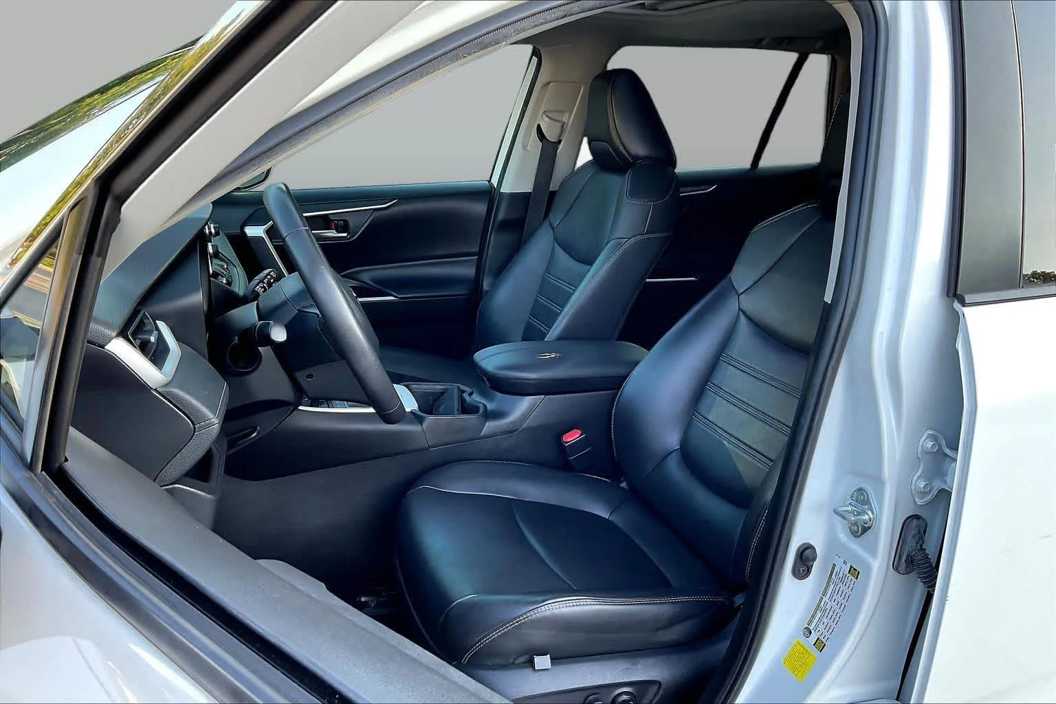 Used 2022 Blizzard Pearl Toyota XLE Premium image 8