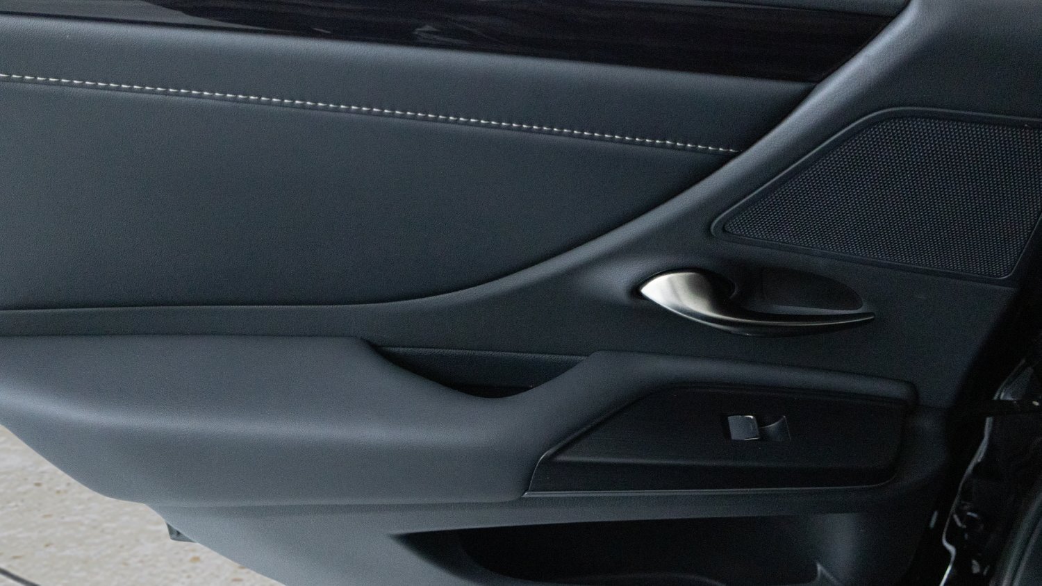 Used 2021 Black Lexus ES 250 image 27