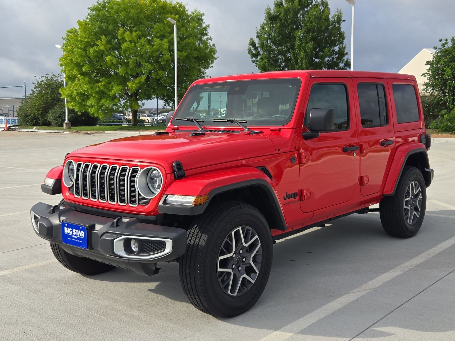 Used 2025 Firecracker Red Clearcoat Jeep Sahara image 7