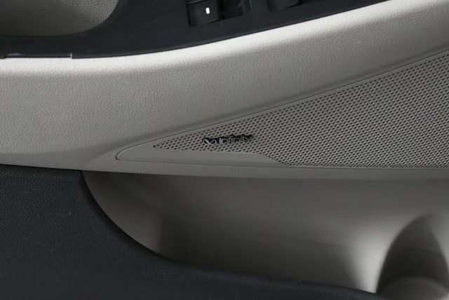 Used 2017 Black Hyundai SE Plus image 31