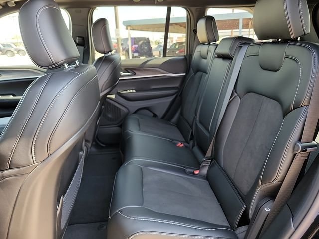 New 2026 Diamond Black Crystal Pearlcoat Jeep Altitude image 8