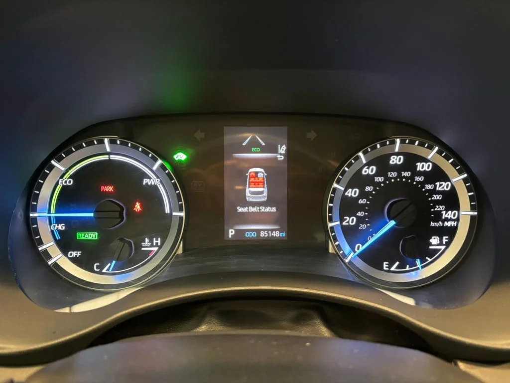 Used 2021 White Toyota LE image 18
