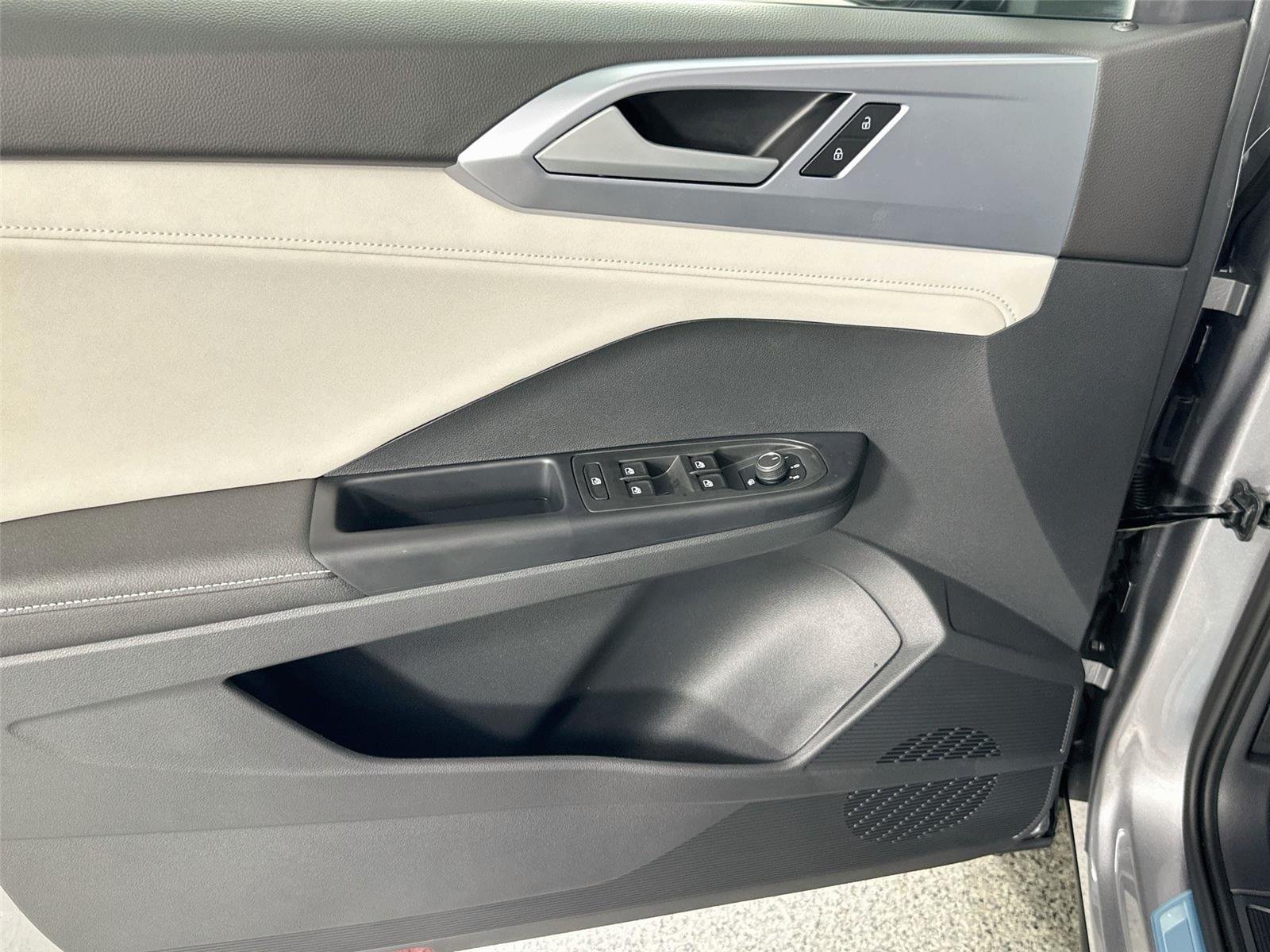 2025 Volkswagen Taos SE - Photo 14