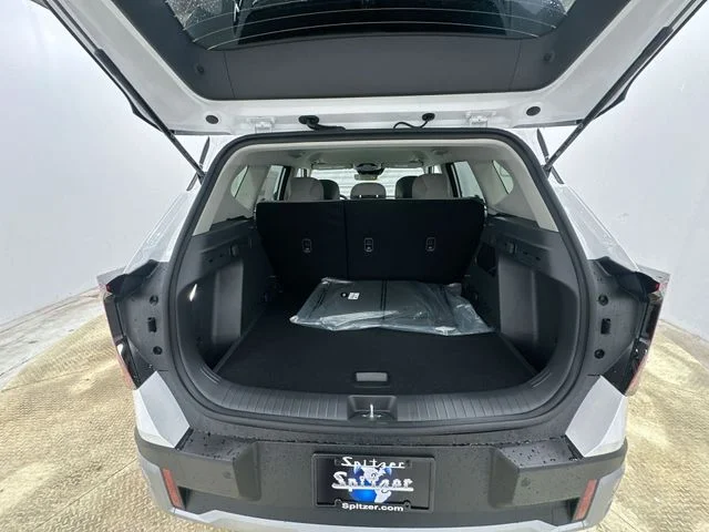 New 2027 Snow White Pearl Kia LX image 20