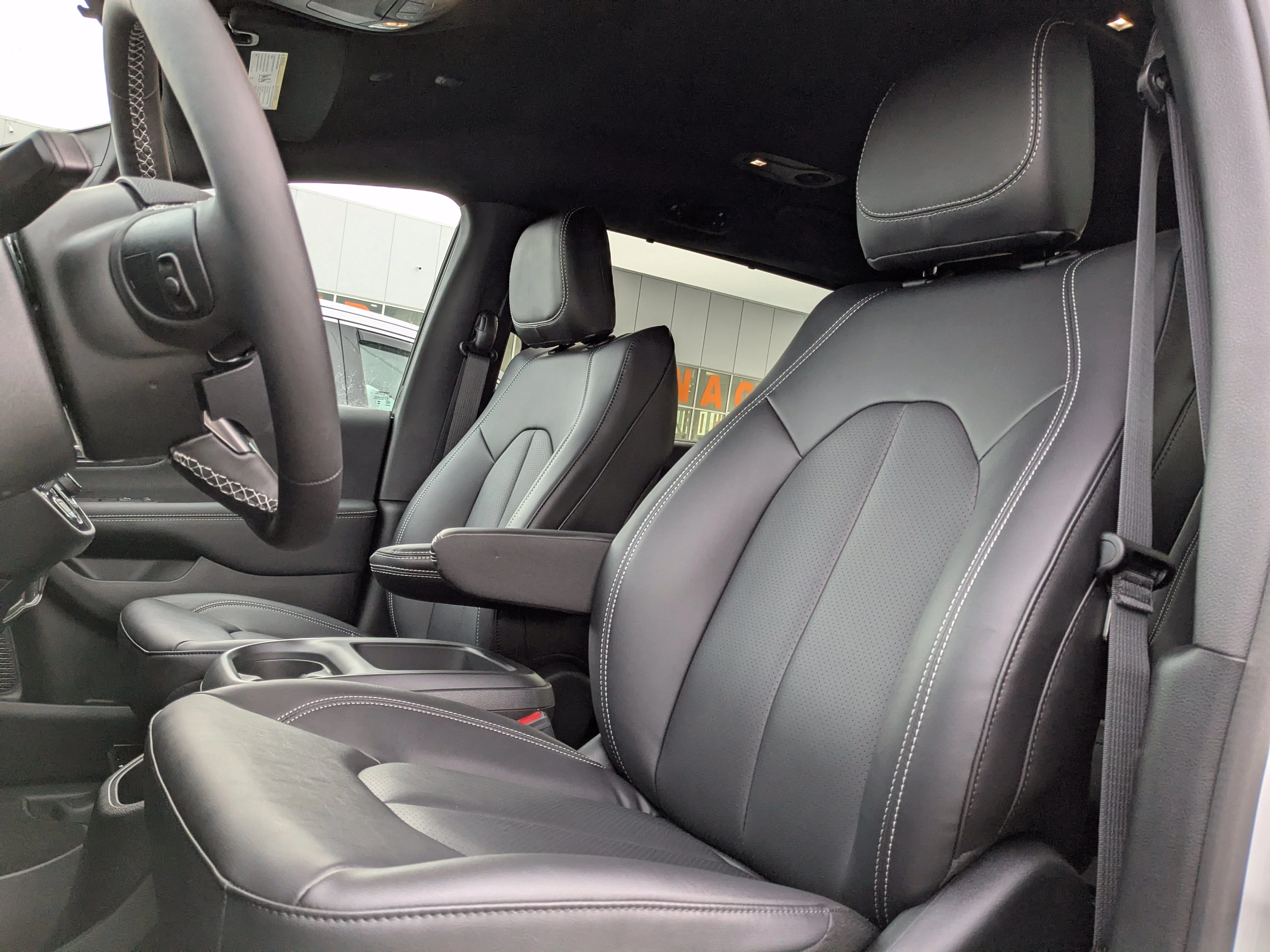 New 2026 White Chrysler SXT - Power Liftgate - Power Sliding Doors - Leather - Remote Start image 14