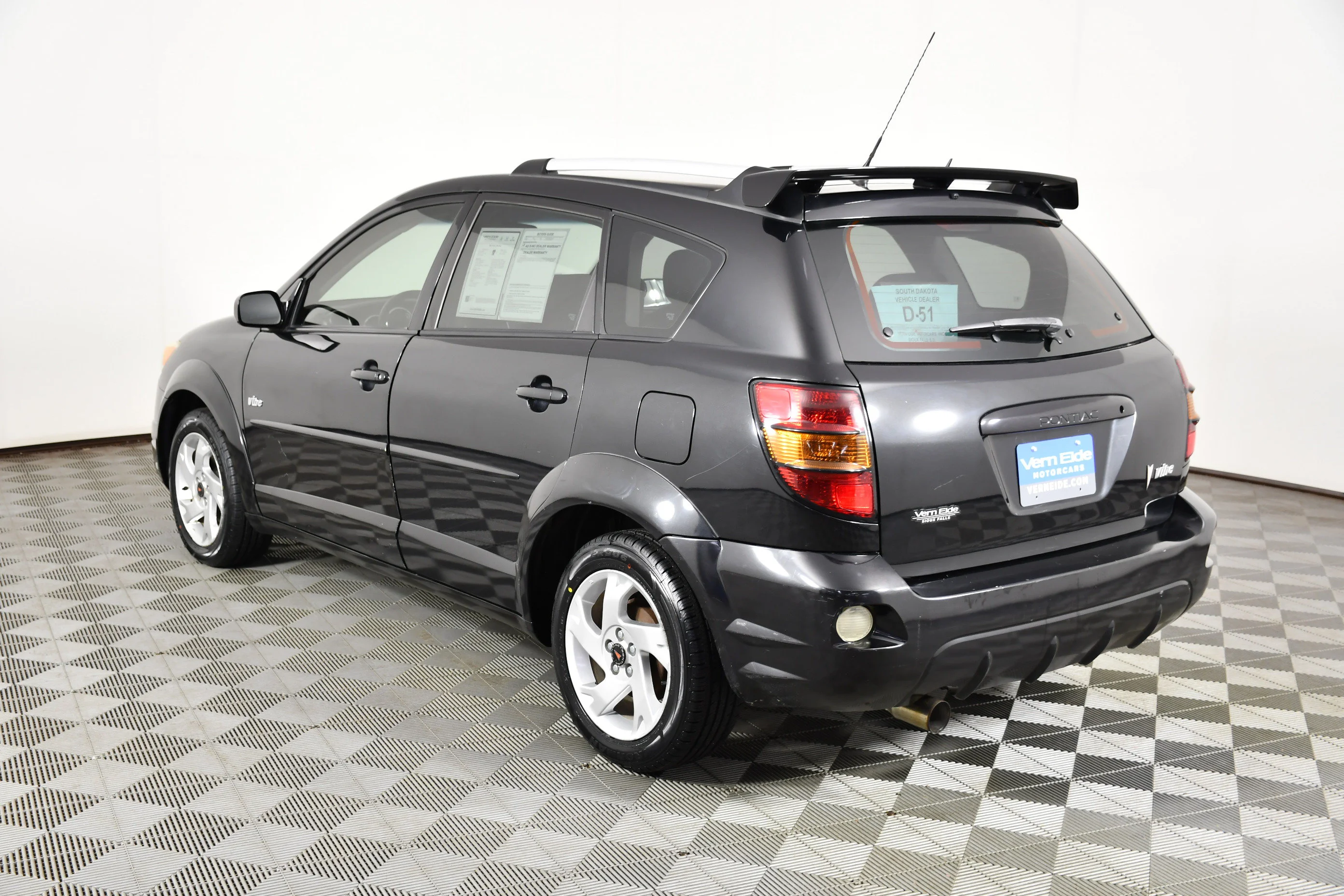 Used 2005 Abyss Black Pontiac Base image 8